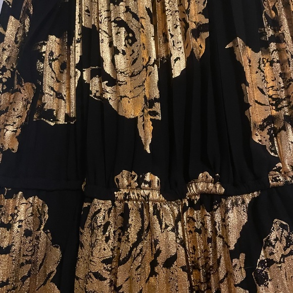Want and Need black and gold pleated dress - Picture 3 of 7